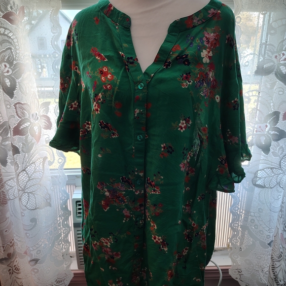 Creation L Tops - Floral Green Blouse Miltocolor Flutter Sleeves Very Feminine By Creation L